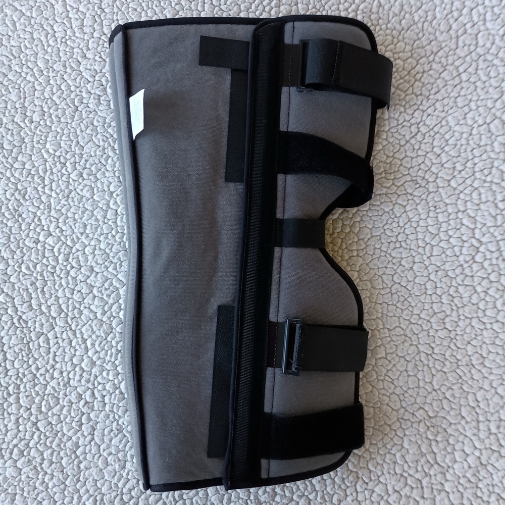 Knee Brace Knee Immobilizer Med/Large Adjustable Straps 16" Long DJO DS200271123
